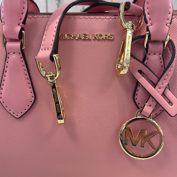 MICHAEL KORS
Sheila Small Faux Saffiano Leather Satchel Crossbody
Carnation
NWT - Picture 14 of 16